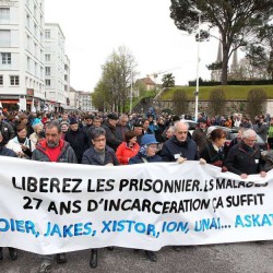 2-000-manifestants-pour-la-liberation-des-prisonniers-basques.jpg 